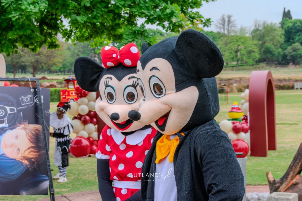 Children’s entertainment at Luxury Toy Store Birthday